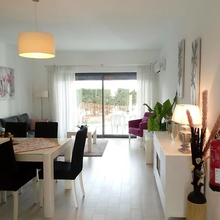 T2 De Luxo Em Albur-village A 10 Minutos Da A Pe Apartment