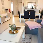 Apartamento T2 De Luxo Em Albur-village A 10 Minutos Da A Pé *