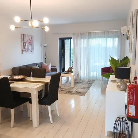 T2 De Luxo Em Albur-village A 10 Minutos Da A Pe Apartmán *